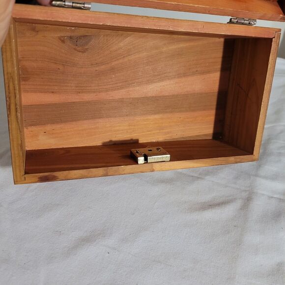 Vtg Small Lane Trinket Box No Key Cedar 9x5x3.5 The Glick Furniture Columbus OH - Picture 7 of 10